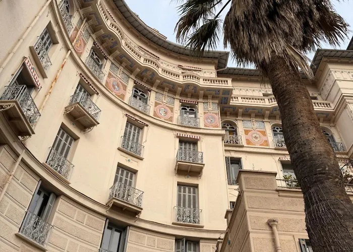 Ombragé 44m2 Riviera Palace Belle-epoque, Restomod Et Literie Prestige